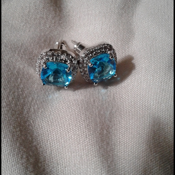 Earrings - Picture 2 of 5